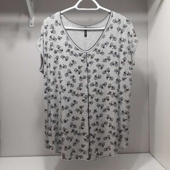 Top - Casual pull-on v-neck grey with black bicycle design - Picture 1 of 3